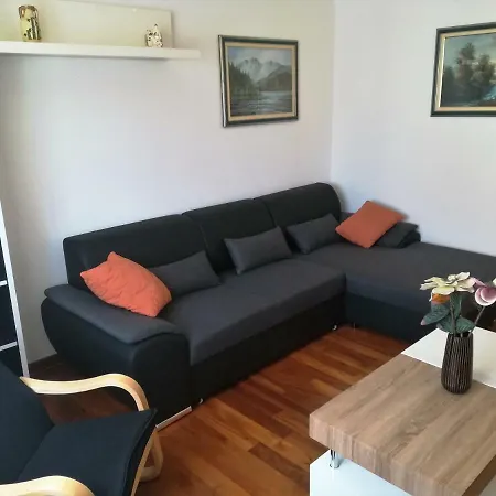 Commodious Right In The Centre Appartement *
